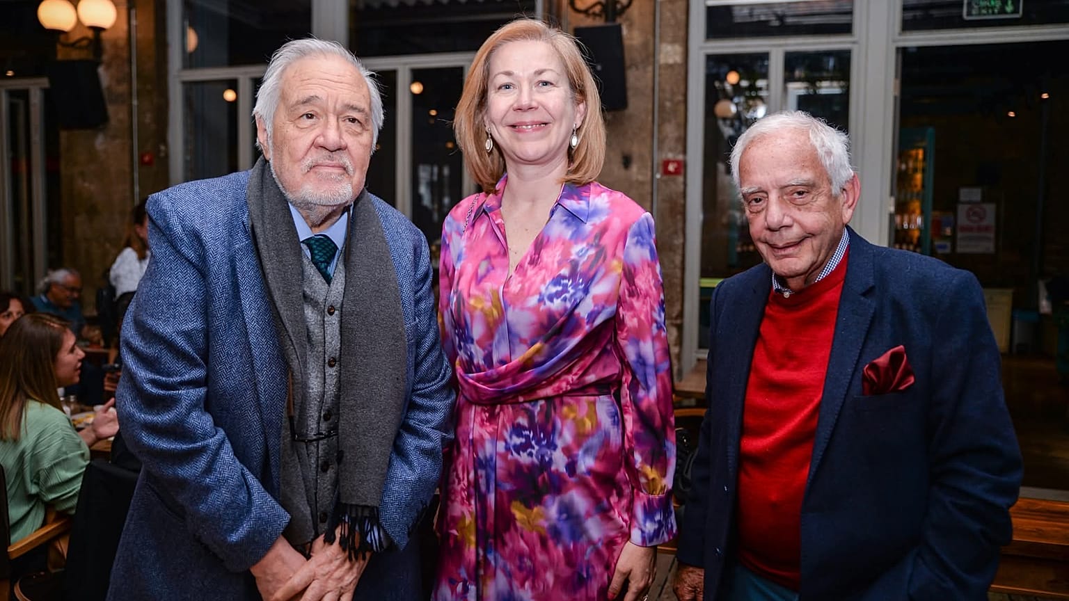 Soldan sağa: Tarihçi İlber Ortaylı, Çekya İstanbul Başkonsolosu Olga Hajflerova ve fotoğraf sanatçısı İzzet Keribar.