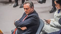 وزير الخارجية الإسرائيلي، إسرائيل كاتس، يستمع خلال اجتماع لمجلس الأمن التابع للأمم المتحدة بشأن الحرب في غزة، 11 مارس/آذار 2024، في مقر الأمم المتحدة.