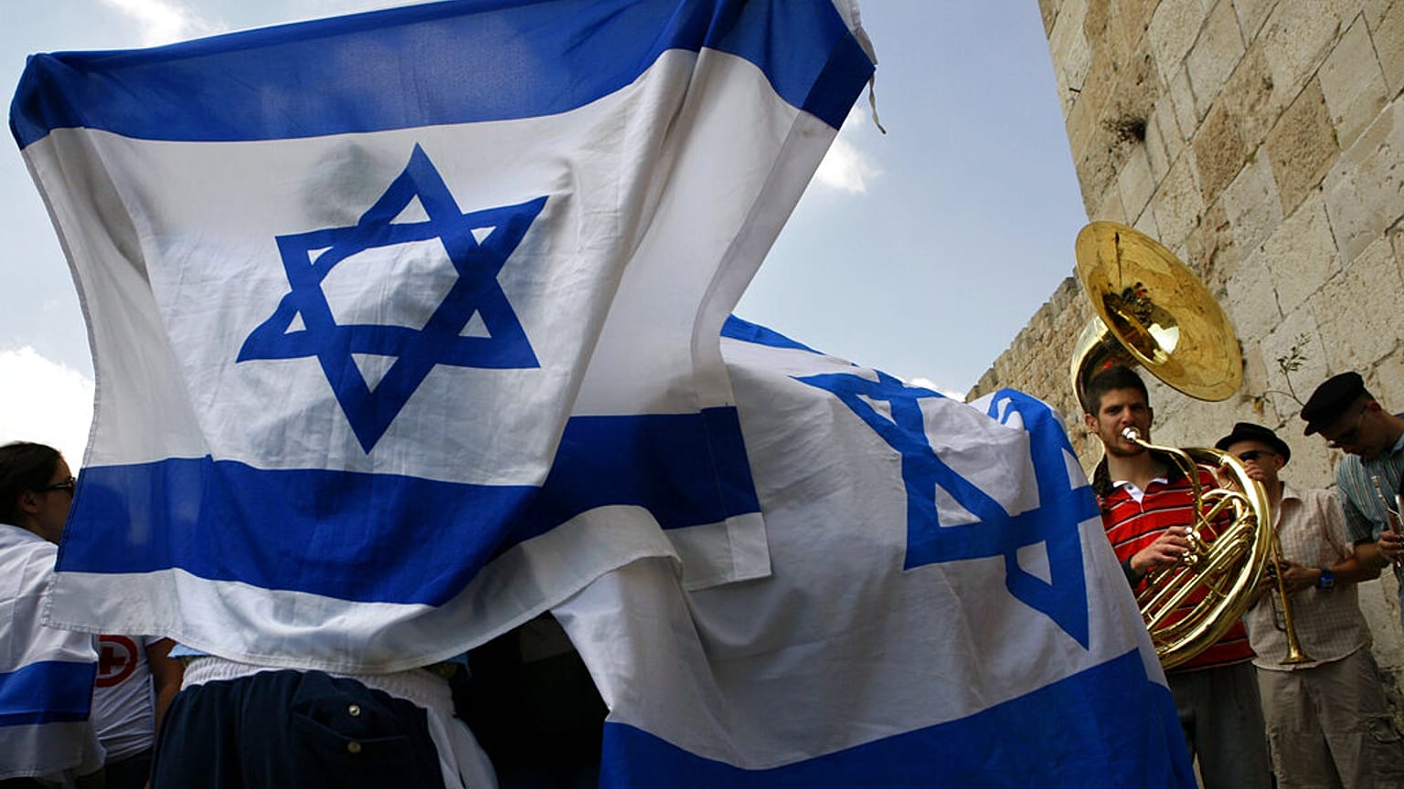 العلم الإسرائيلي وسط احتفال في البلدة القديمة بالقدس 