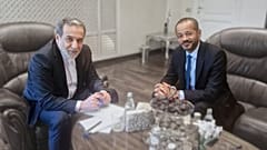 Los ministros de Asuntos Exteriores de Irán y Omán asisten a las conversaciones nucleares entre Irán y Estados Unidos en Roma.
