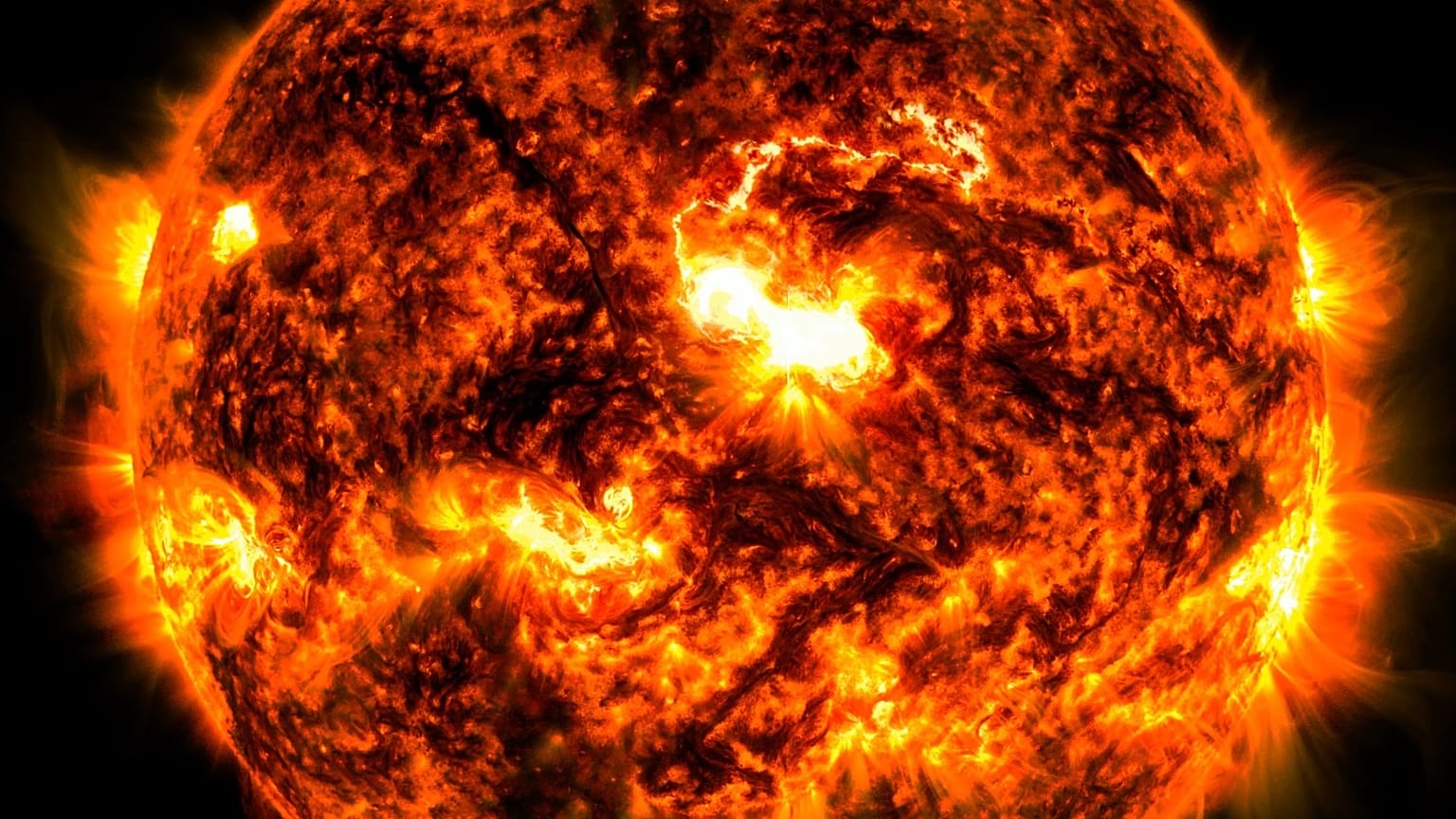 Güneş'te güçlü bir parlama.