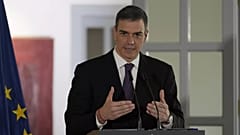  ARCHIVO - El presidente del Gobierno español, Pedro Sánchez, habla durante una rueda de prensa en la Embajada de España en Pekín el viernes 11 de abril de 2025.