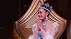Miss England suçlamaları üzerine tartışmalar sürerken yeni Dünya Güzeli taç giydi 