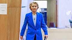 Ursula von der Leyen Rus petrolü üzerindeki G7 fiyat sınırını düşürmek istiyor.