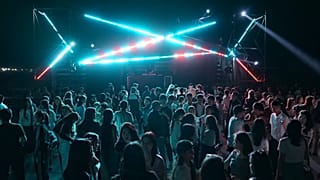 Como o festival Stihia transforma o cemitério de navios do Mar de Aral num vibrante centro cultural