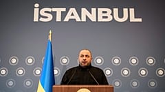 Der ukrainische Verteidigungsminister Rustem Umerov spricht zu den Medien während einer Pressekonferenz nach den Friedensgesprächen zwischen der Ukraine und Russland in Istanbul, 2. Juni 2025