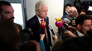 Le député d'extrême droite Geert Wilders s'adresse aux médias après avoir retiré son parti de la coalition quadripartite néerlandaise à La Haye, le mardi 3 juin 2025