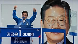 Lee Dzsemjong, az ellenzéki Demokrata Párt vezetője, és az előrehozott elnökválasztás valószínű győztese Dél-Koreában