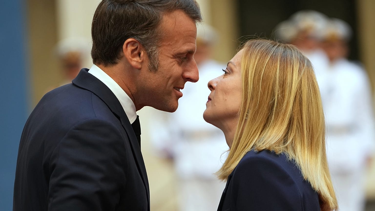 Prezydent Francji Emmanuel Macron i premier Włoch Giorgia Meloni spotykają się w siedzibie premiera Palazzo Chigi w Rzymie we wtorek, 3 czerwca 2025 r.