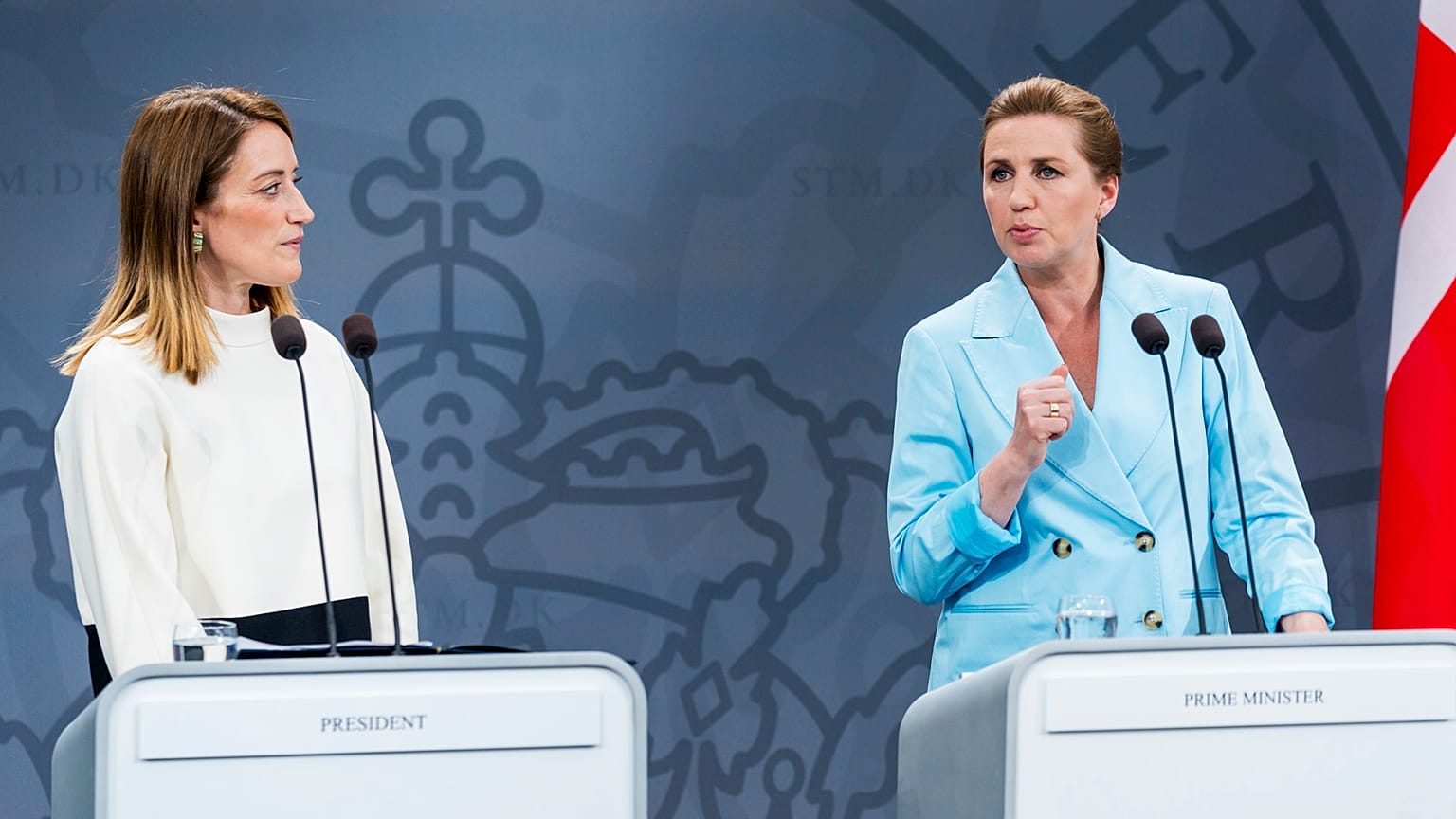Roberta Metsolát (balra) Mette Frederiksen (jobbra) fogadta.