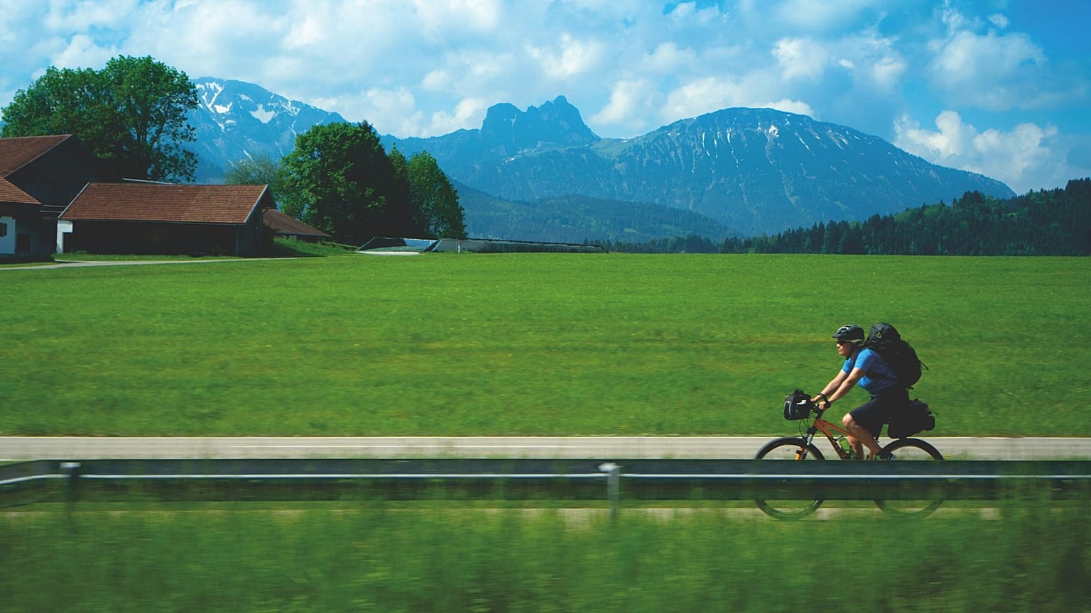 Cycling tourism keeps spinning ahead in Europe. 