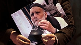 Una foto del gesuita italiano Padre Paolo Dall'Oglio, rapito in Siria, durante una veglia per chiederne il rilascio presso la chiesa di San Giuseppe a Beirut, Libano, 2014