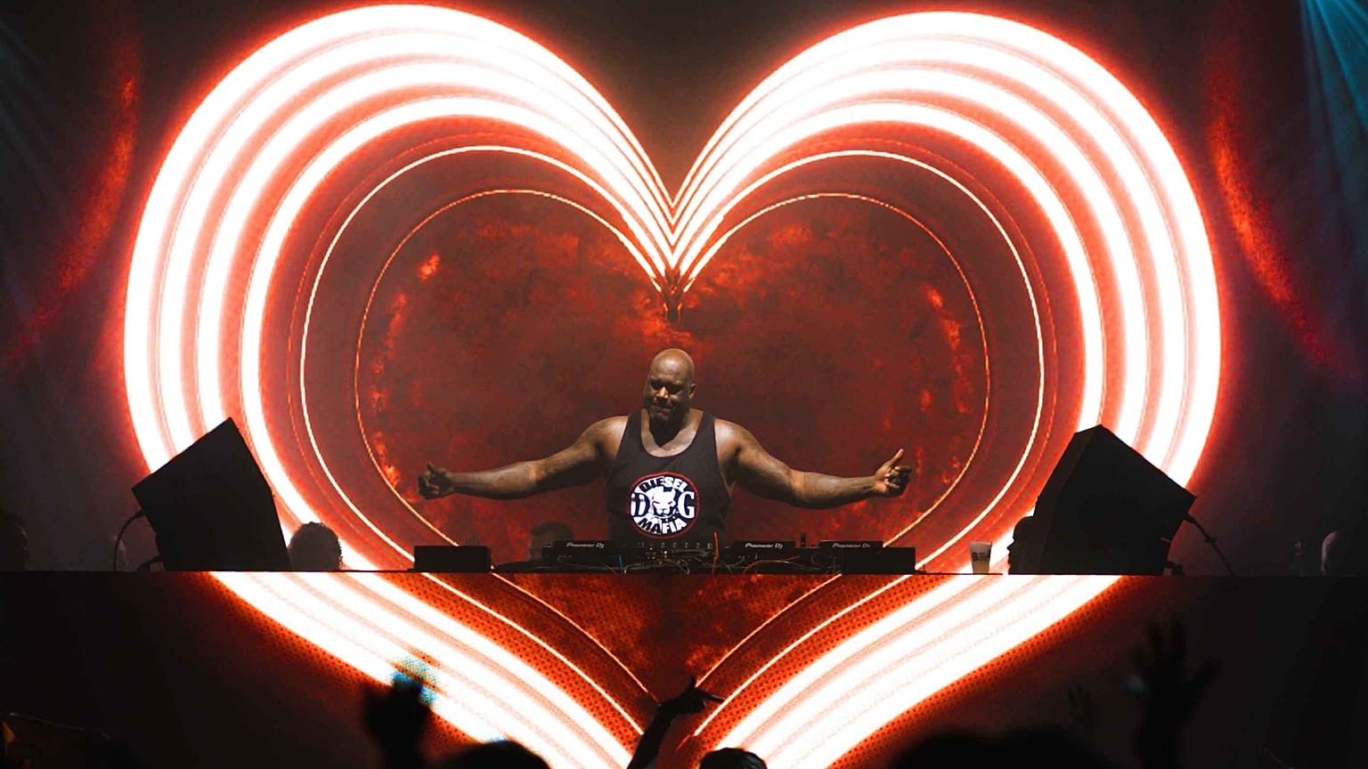 NBA tarihinin en dominant pivotlarından biri olarak anılan Shaquille O’Neal, sahnelere “DJ Diesel” kimliğiyle damga vuruyor.