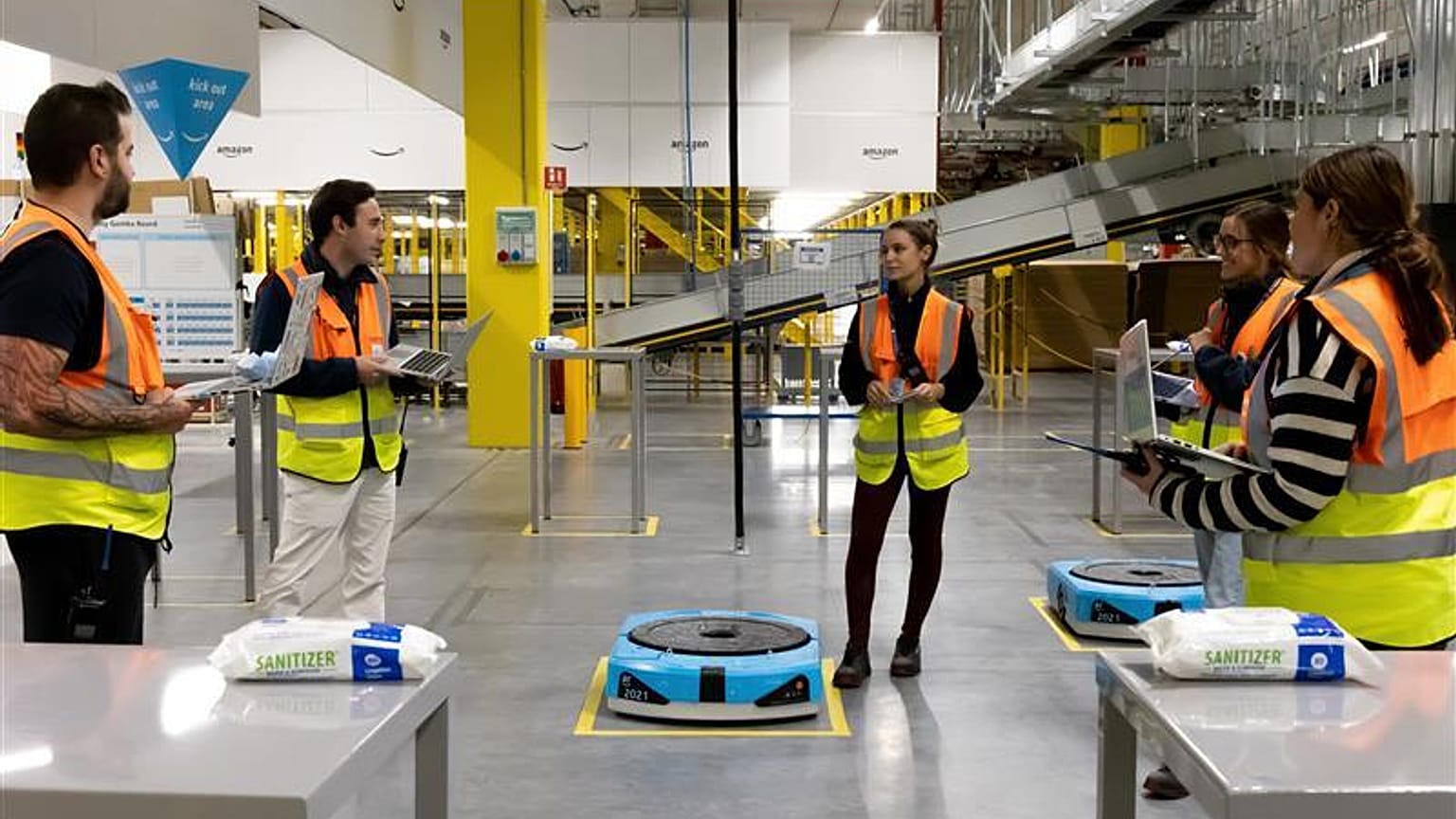 Worker in a fulfilment centre