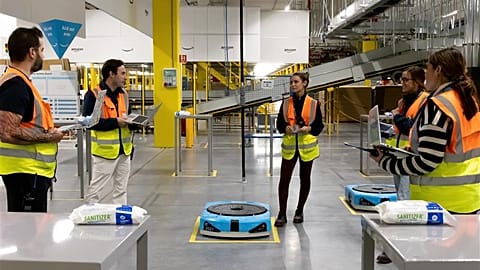 Worker in a fulfilment centre
