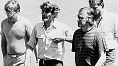En esta foto, de izquierda a derecha, Jan Kuiper, director; Koos Koster, productor; Joop Willemsen, cámara; y Hans ter Laag, técnico de sonido en El Salvador, 11 marzo 1982