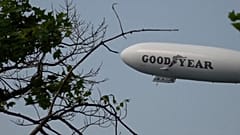SCREENSHOT - Der ikonische Goodyear Blimp wird hundert Jahre alt. Zu Ehren dieses Jubiläums gibt es einen Flug über Ohio.