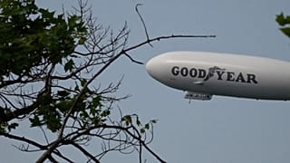 SCREENSHOT - Der ikonische Goodyear Blimp wird hundert Jahre alt. Zu Ehren dieses Jubiläums gibt es einen Flug über Ohio.