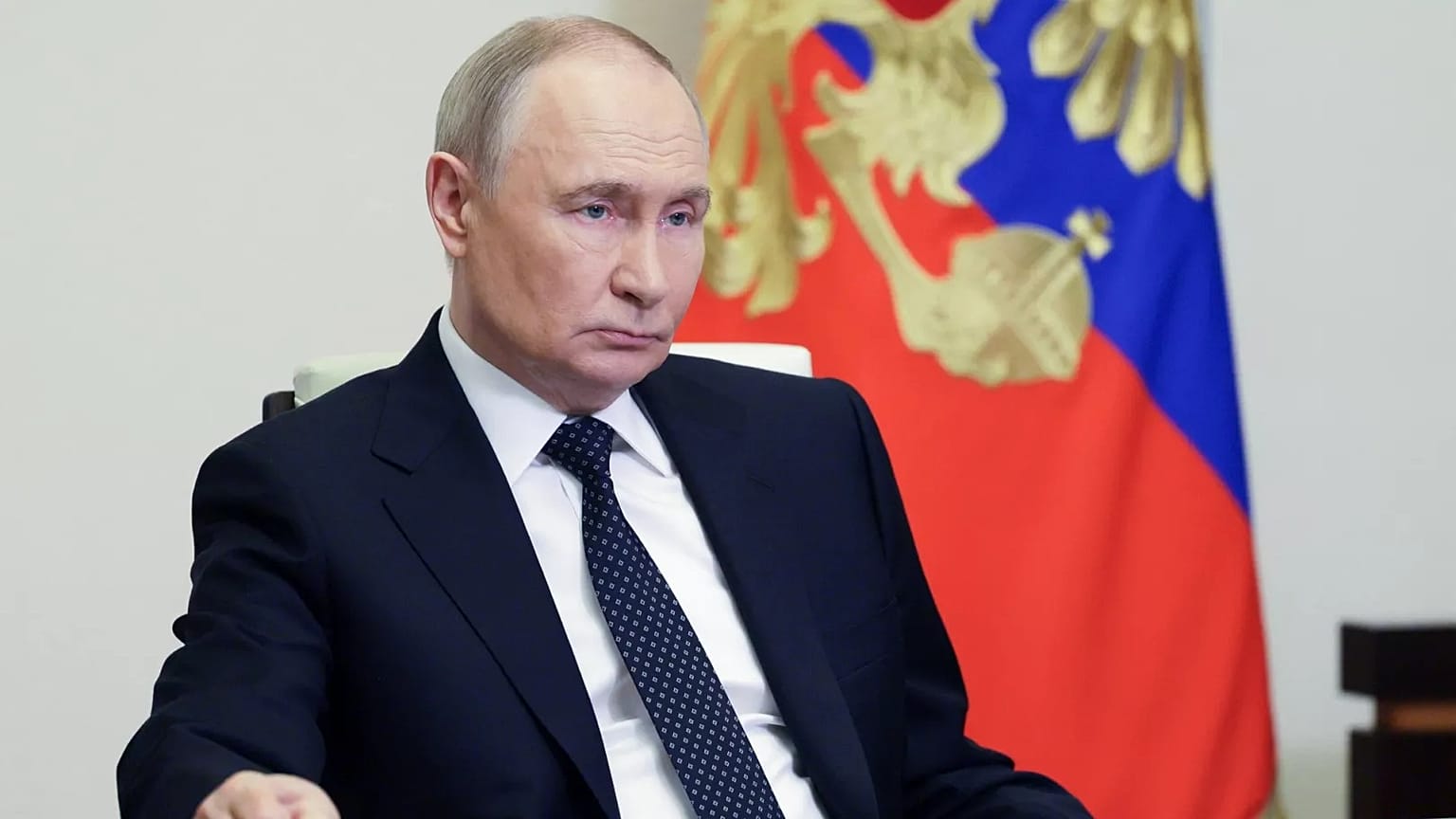  Il presidente russo, Vladimir Putin, ha parlato al telefono mercoledì con Papa Leone e Trump