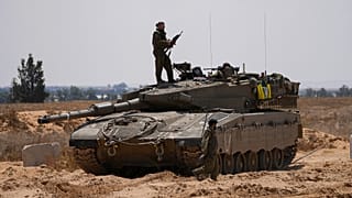 ARCHIVO: Soldados israelíes cerca de la frontera con la Franja de Gaza, en el sur de Israel, 7 de mayo de 2024.