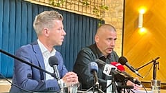Magyar Péter és Ruszin-Szendi Romulusz a baudapesti sajtótájékoztatóan 2025. június 5-én