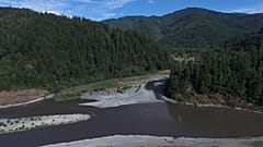 Το Blue Creek εκβάλλει στον ποταμό Klamath στην κομητεία Humboldt της Καλιφόρνια.