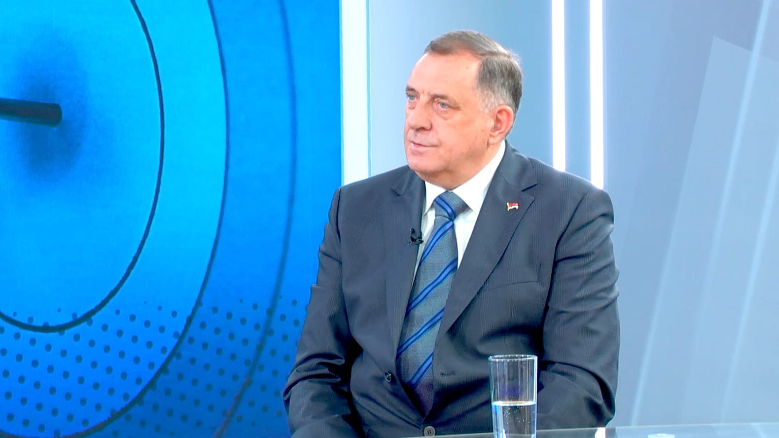 El líder serbobosnio Milorad Dodik concede una entrevista al estudio de Euronews Serbia en Belgrado, 4 de junio de 2025.
