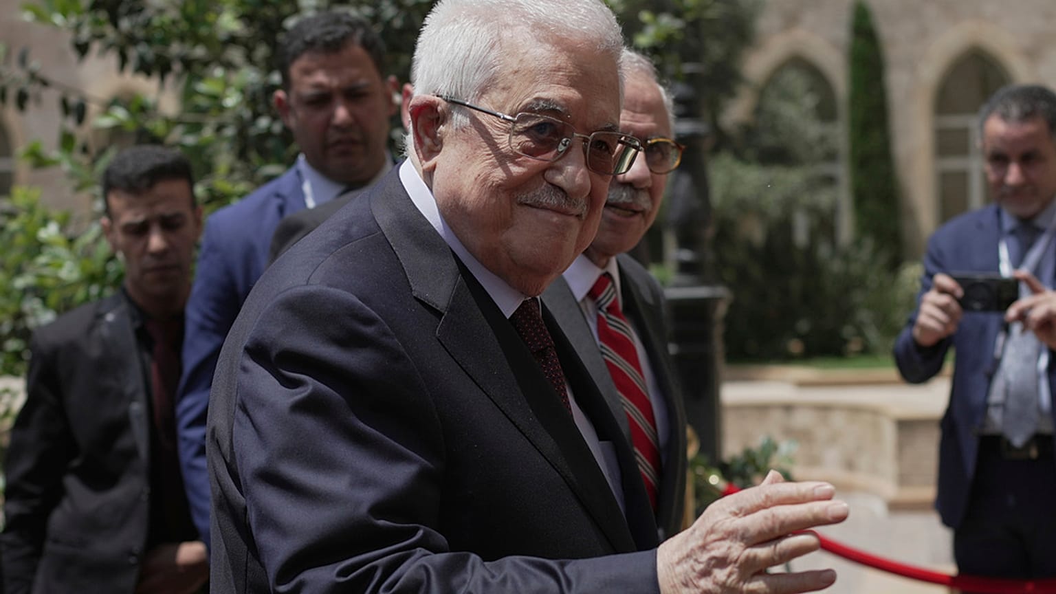 الرئيس الفلسطيني محمود عباس في السراي الحكومي في بيروت، لبنان، يوم الخميس 22 أيار/مايو 2025