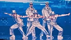İzlanda'dan VAEB, 17 Mayıs 2025'te Basel'de düzenlenen 69. Eurovision Şarkı Yarışması'nın Büyük Finali'nde "ROA" şarkısını seslendiriyor.