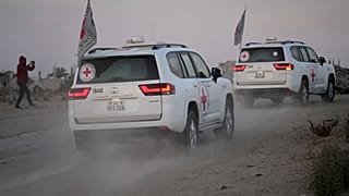 مركبات الصليب الأحمر في قطاع غزة يوم الاثنين 12 أيار/مايو 2025.