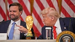 ABD Başkanı Donald Trump, Beyaz Saray’da düzenlenen 2026 FIFA Dünya Kupası ile ilgili bir toplantıda, 6 Mayıs 2025