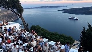 Nach dem kontinuierlichen Anstieg der letzten drei Jahre auf den griechischen Inseln wird für das Jahr 2025 eine Stagnation der Touristenzahlen erwartet.