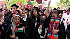 دانشجویان دانشگاه هاروارد در مراسم فارِغ‌التحصیلی