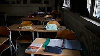 По данным прокуратуры, Каролин Гранжан в течение нескольких месяцев получала оскорбления и угрозы из-за своей сексуальной ориентации. 