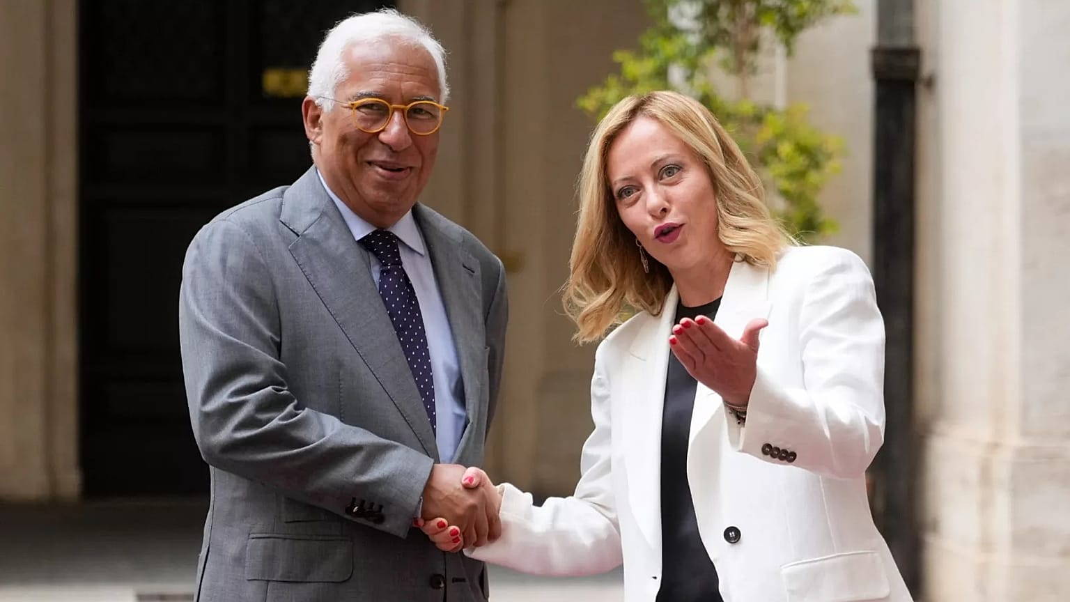 La premier Giorgia Meloni con il presidente del Consiglio europeo, Antonio Costa, durante il loro incontro a Palazzo Chigi (22 luglio 2024)
