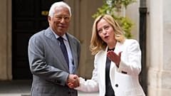 La premier Giorgia Meloni con il presidente del Consiglio europeo, Antonio Costa, durante il loro incontro a Palazzo Chigi (22 luglio 2024)