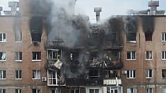 Разрушенный в результате российского удара жилой дом в Харькове, 7 июня, 2025 года