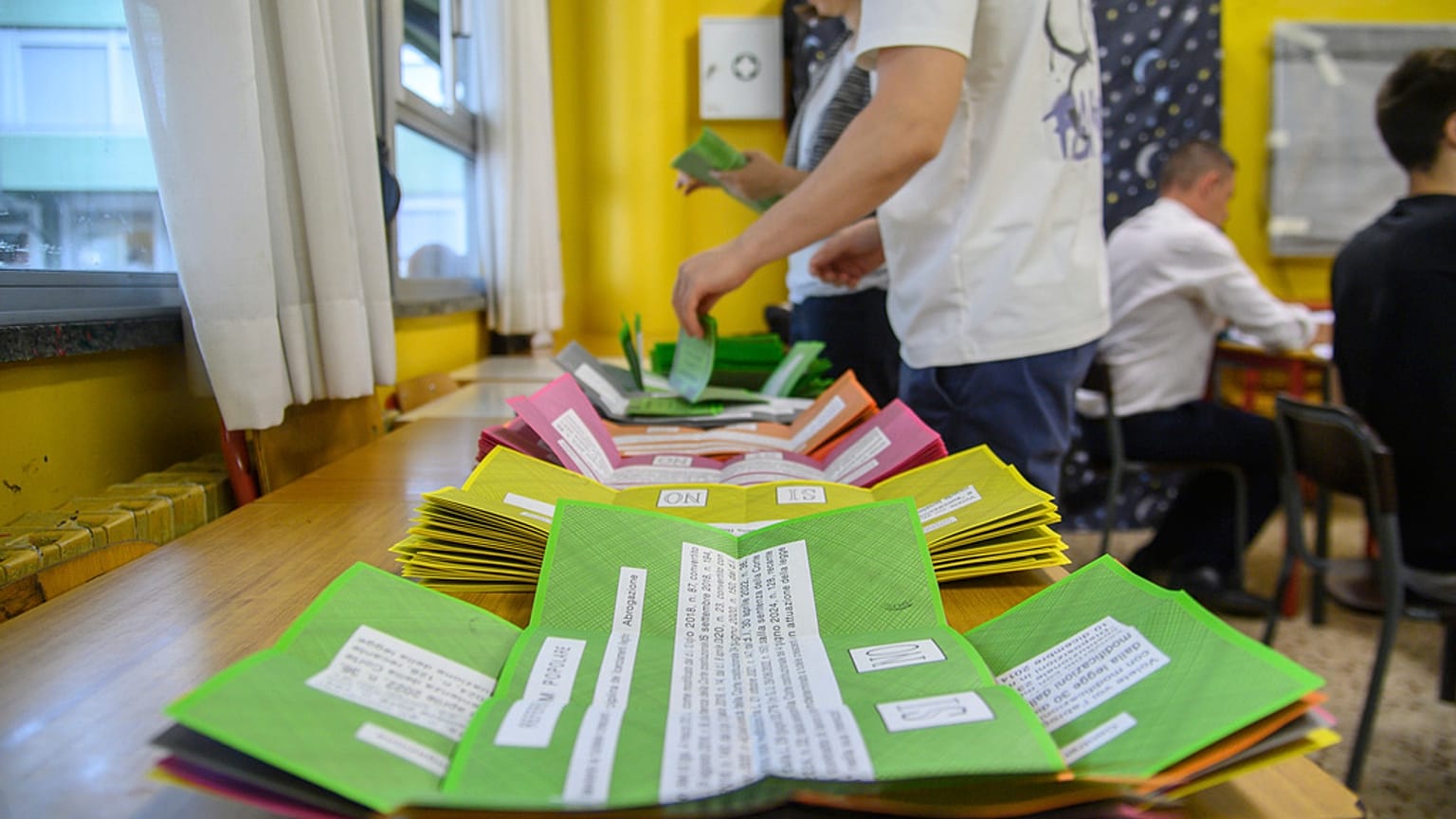 Bureau de vote lors du référendum des 8 et 9 juin