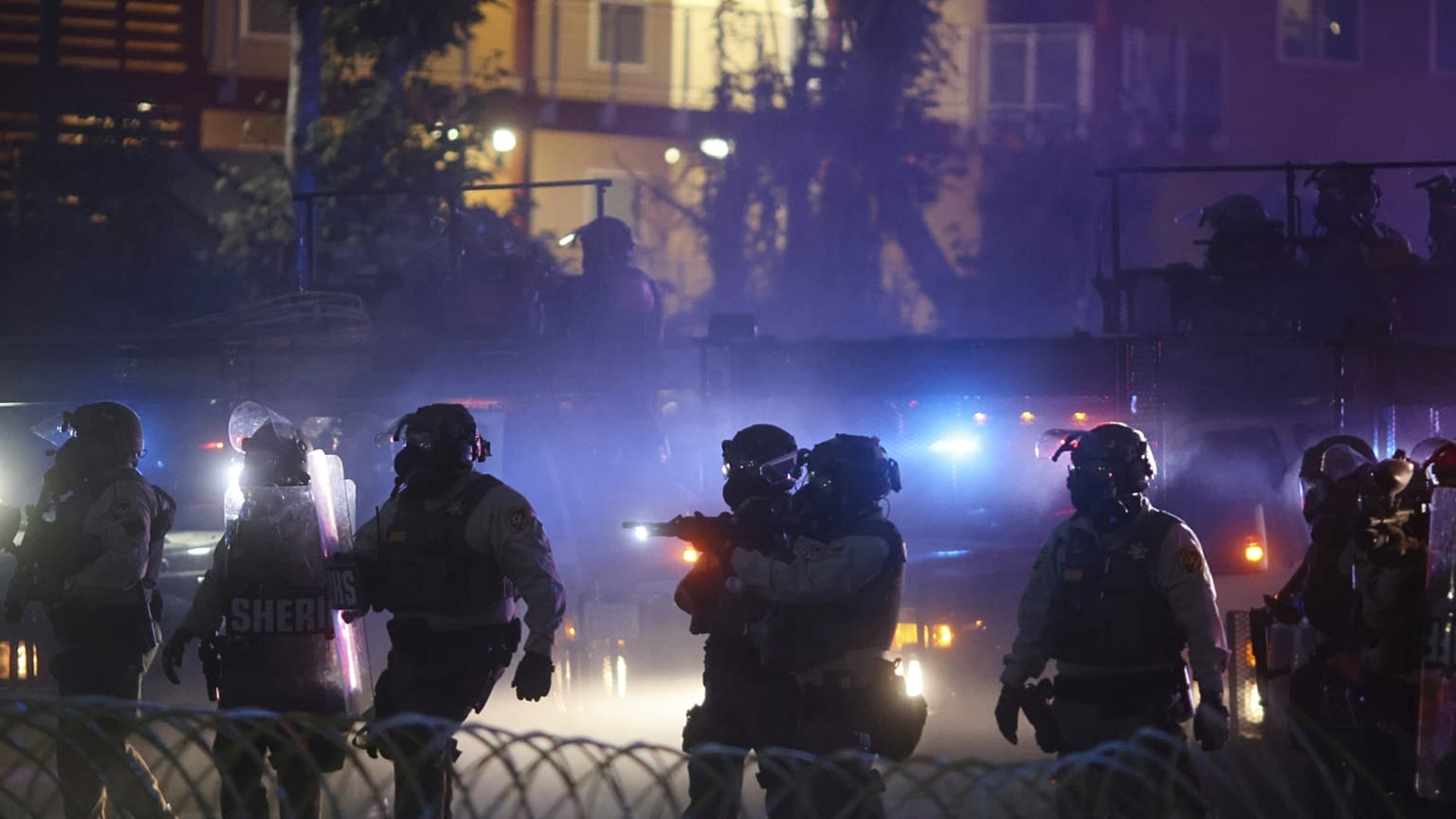 Rendőrök Compton városában, Los Angeles megye déli részén