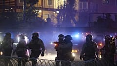 Rendőrök Compton városában, Los Angeles megye déli részén