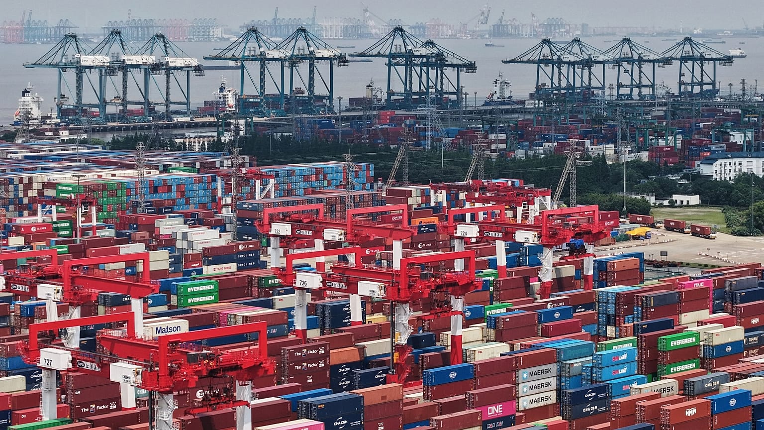 Contenedores en Shanghái, China.