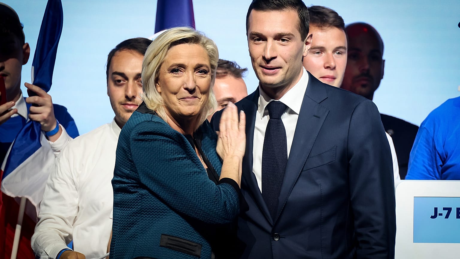 Marine Le Pen et Jordan Bardella lors d'une réunion politique du Rassemblement national, le dimanche 2 juin 2024 à Paris