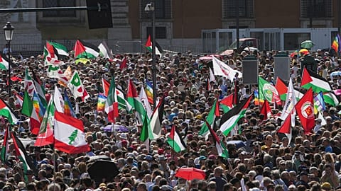 Des manifestants se rassemblent pour une manifestation pro-palestinienne à Rome, samedi 7 juin 2025
