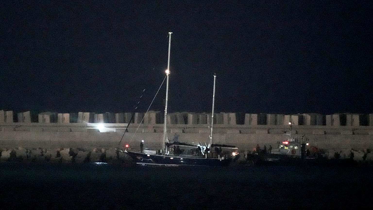 Yardım teknesi Aşdod Limanı'nda, 9 Haziran 2025
