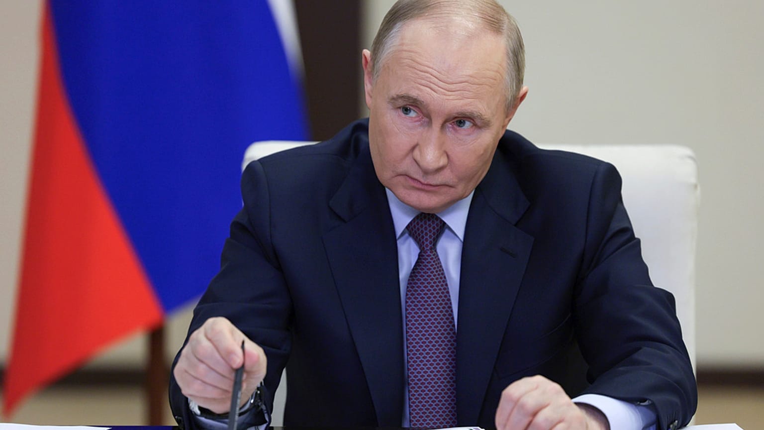 Le président russe Vladimir Poutine dans la résidence d'État de Novo-Ogaryovo, à l'extérieur de Moscou, en Russie, le jeudi 5 juin 2025.