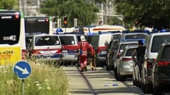 A polícia no local do tiroteio em escola na Áustria