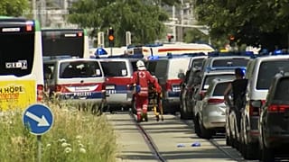 A polícia no local do tiroteio em escola na Áustria