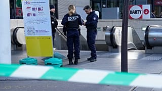 Image d'archive. Des officiers de police à Paris, le mardi 31 octobre 2023