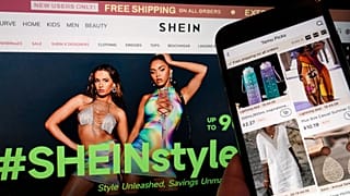 ФАЙЛ - Страницы сайта Shein (слева) и сайта Temu (справа) показаны на этой фотографии в Нью-Йорке, 23 июня 2023 года.