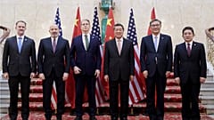 Le delegazioni di Stati Uniti e Cina prima dei colloqui a Londra  (9 giugno 2025)